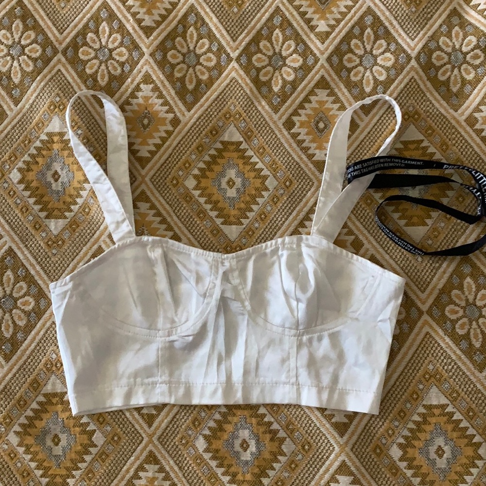 Pretty Little Thing Crop Top //